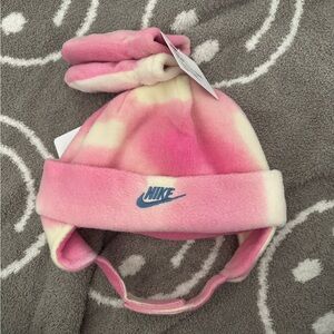 Nike hat and gloves set